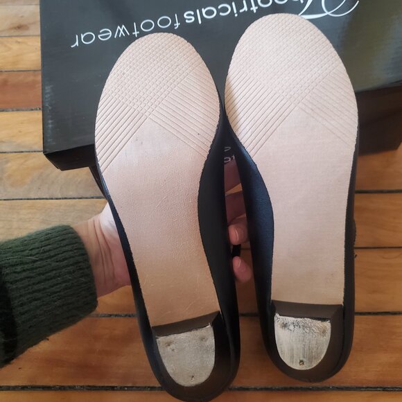 Black 2" Heel T-Strap Character Shoes NEW IN BOX - Picture 6 of 6